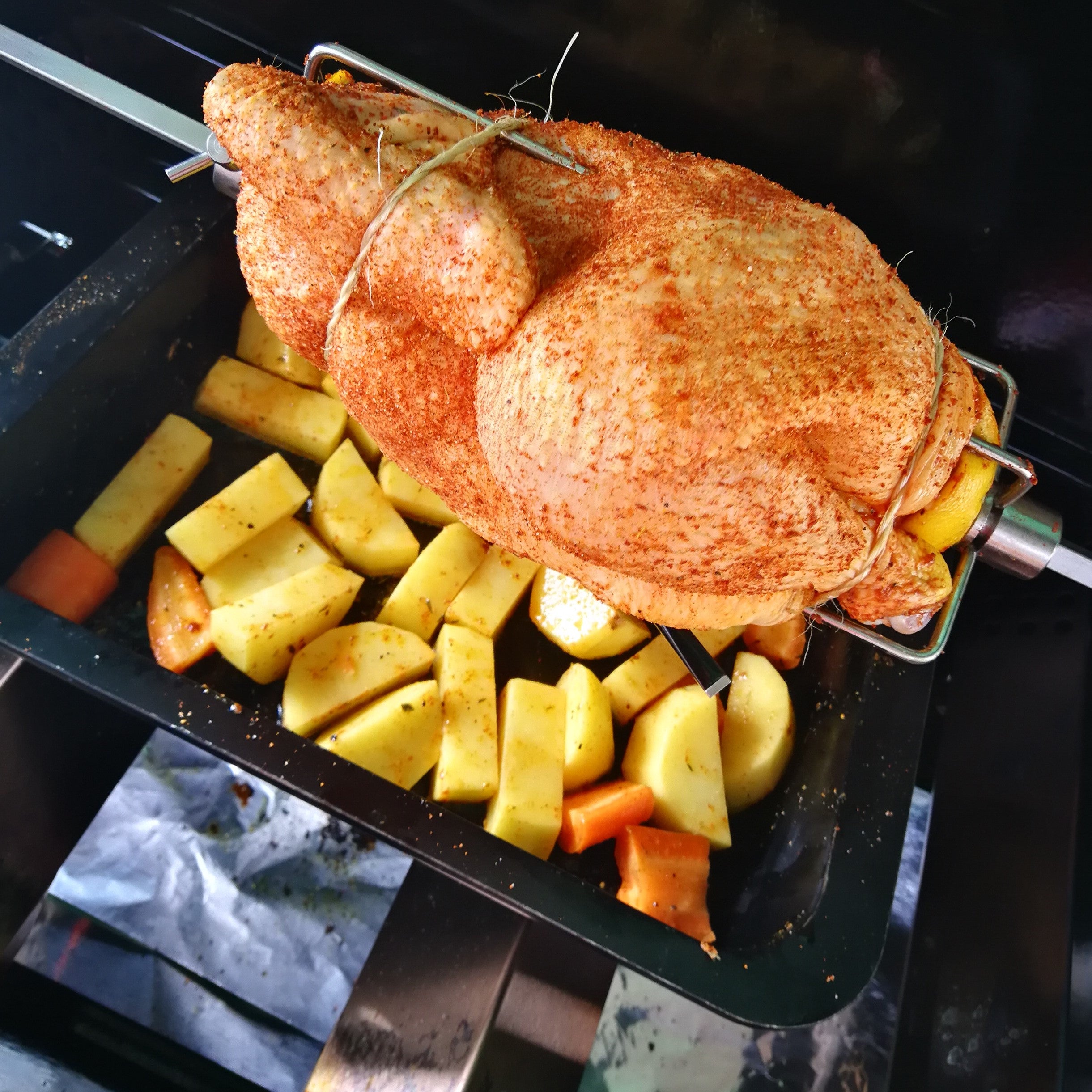 Ganzes Huhn am Drehspieß