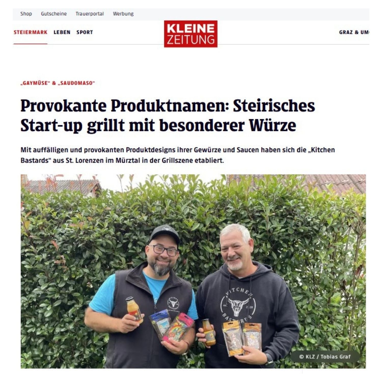 Pressefoto eines Artikels der Kleinen Zeitung über das steirische Grillgewürz-Start-up Kitchen Bastards mit Gewürzen und Saucen