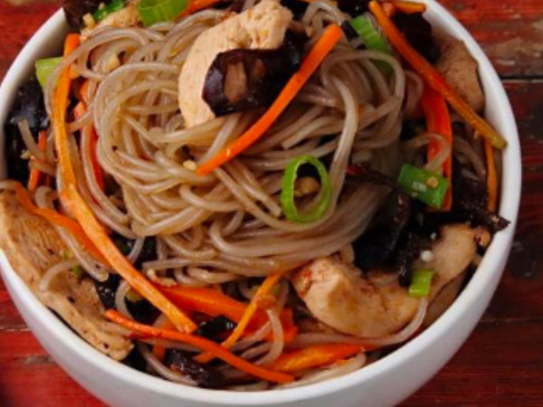 Asiatischer Wok-Style mit Glasnudeln
