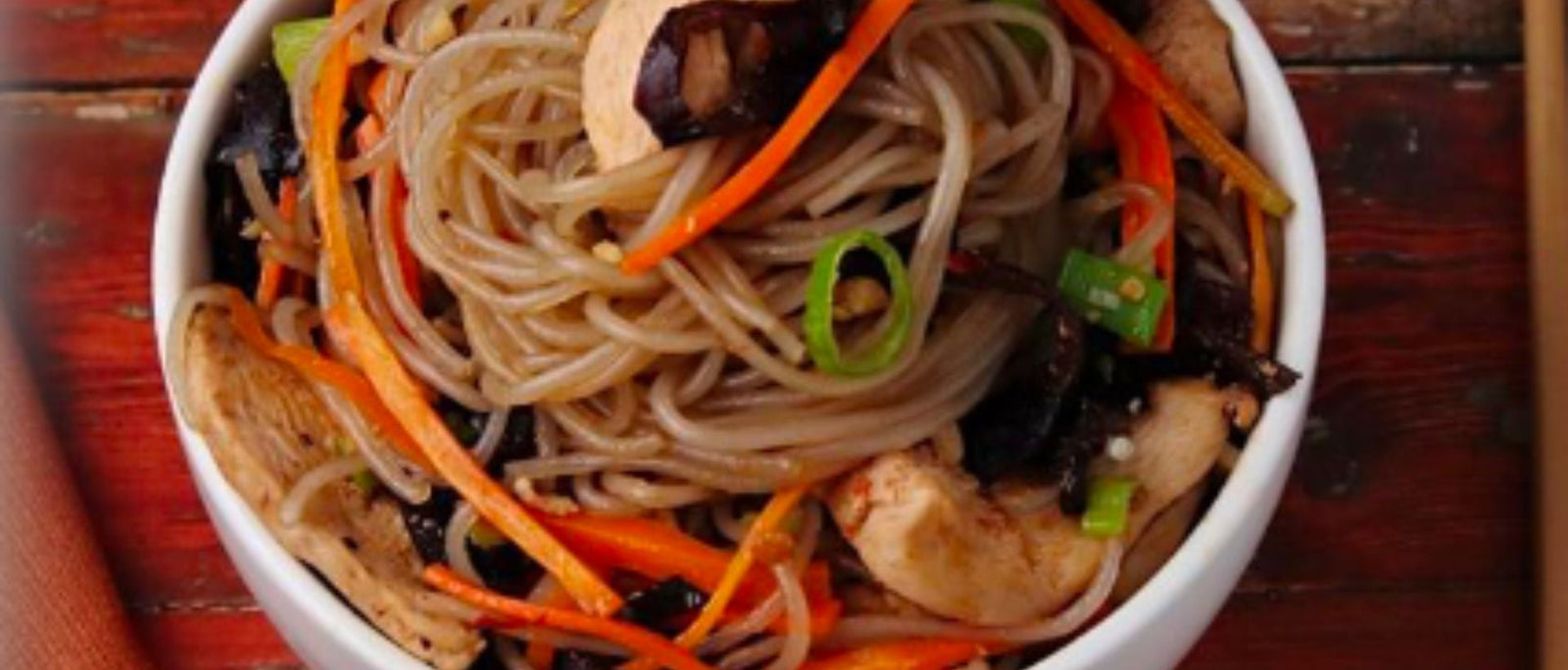 Asiatischer Wok-Style mit Glasnudeln