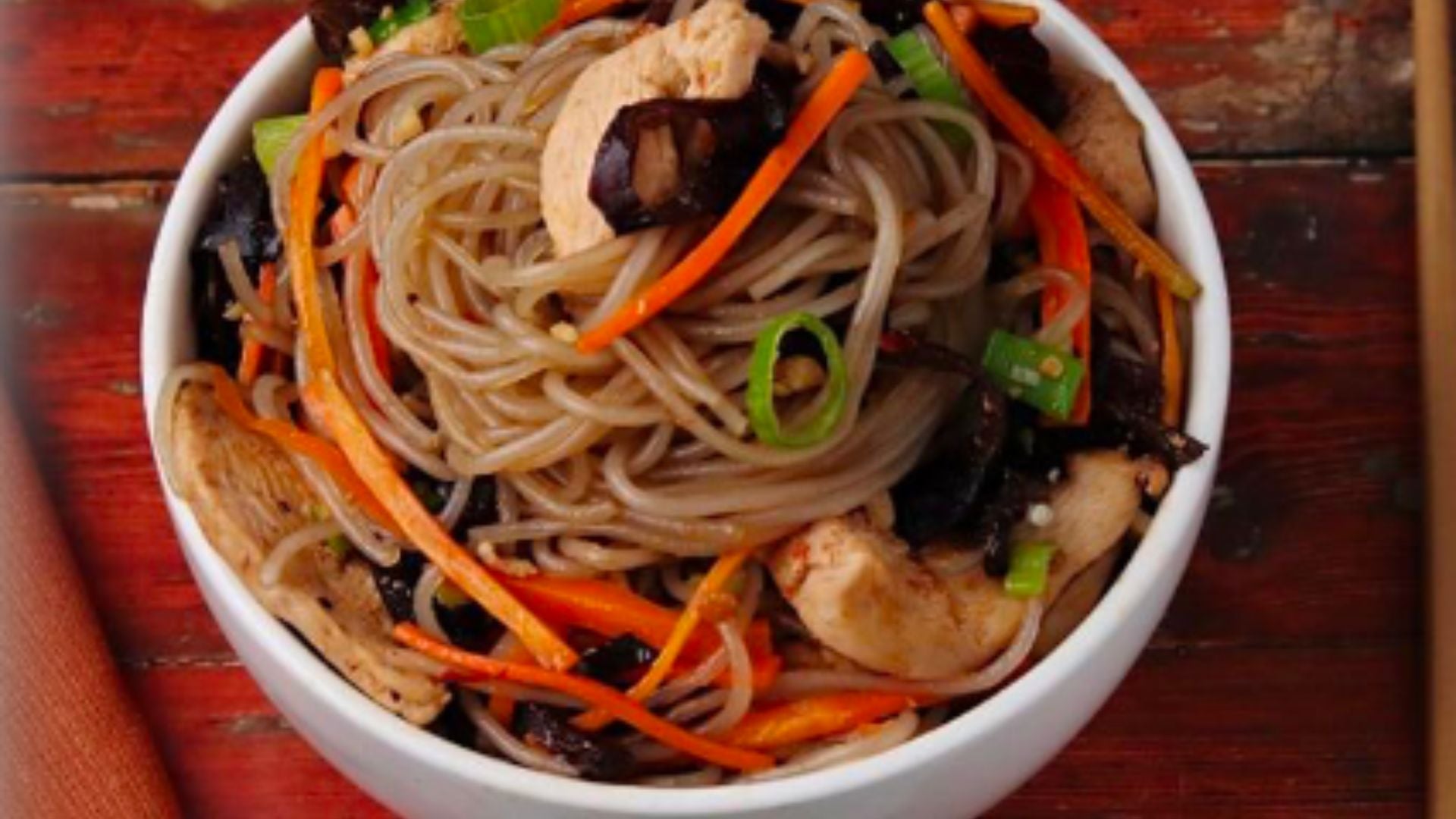 Asiatischer Wok-Style mit Glasnudeln