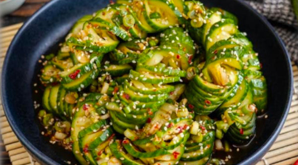 Spiralen mit Biss – Asiatischer Gurkensalat