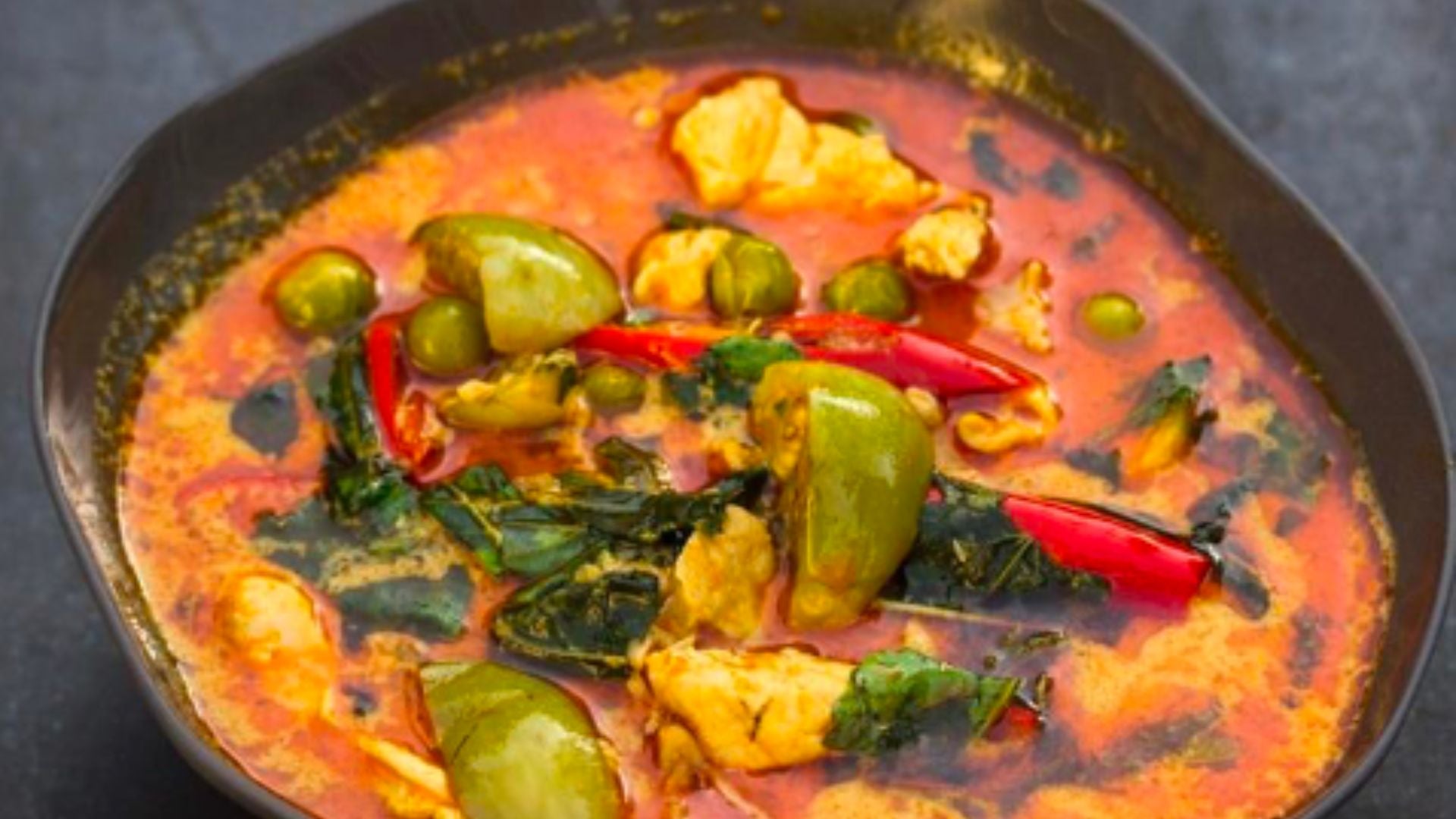 Thai Curry mit Kokosmilch und Gemüse