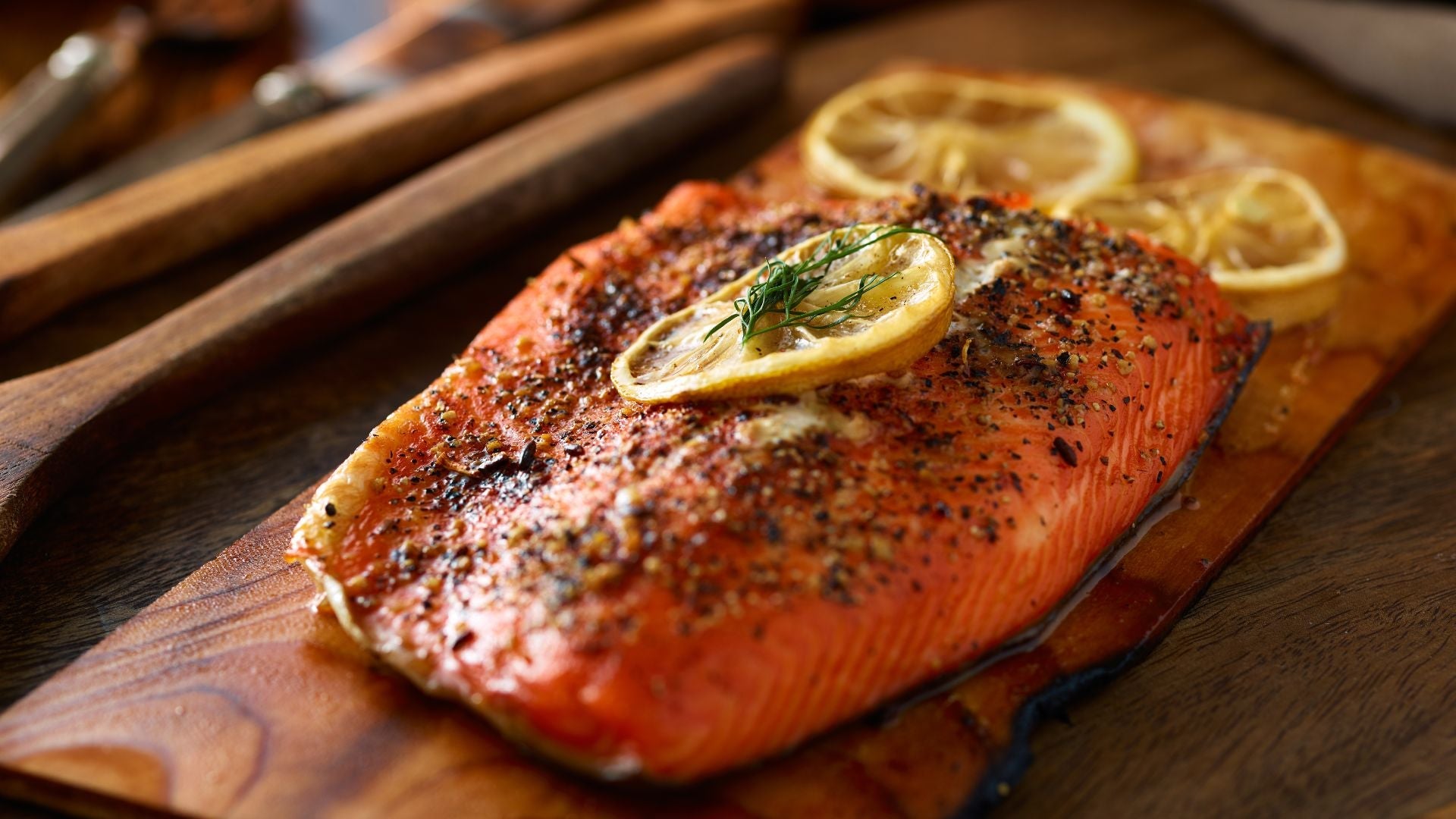 Lachs vom Zedernholzbrett