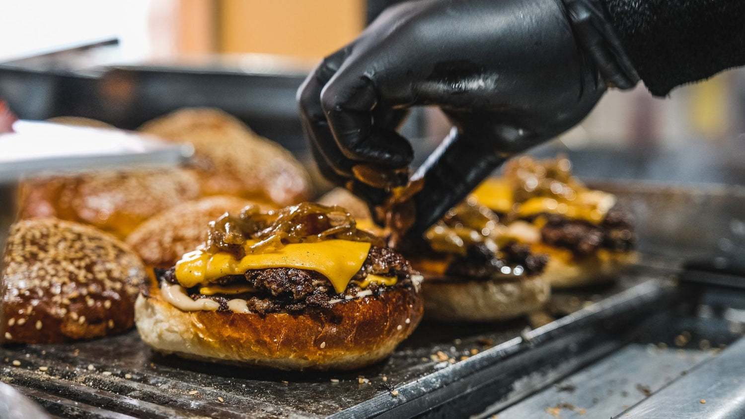 Smashburger: Knusprige Kruste, maximaler Geschmack - Kitchen Bastards