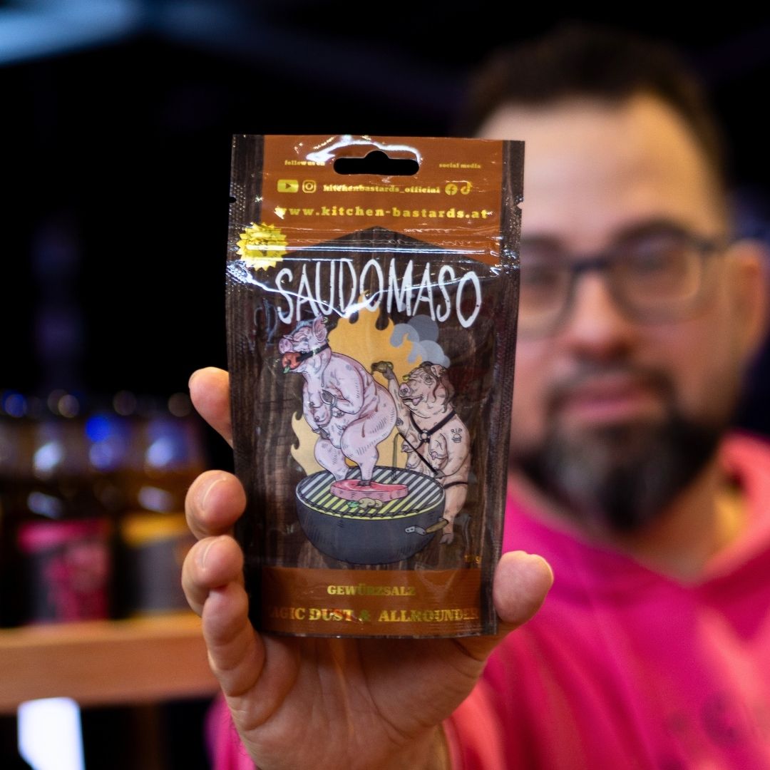 Saudomaso Magic Dust BBQ Gewürz von Kitchen Bastards – handgemachte Allround Gewürzmischung aus Österreich für Pulled Pork, Spareribs, Burger und Grillfleisch